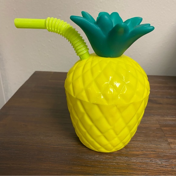 🔶 {4/$12} 🍍 Plastic Pineapple Cup with Straw 🍹 - Picture 5 of 7